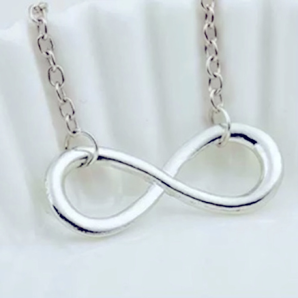 ❣️$25/3❣️ Unlimited Silver Pendant Necklace - Picture 3 of 7